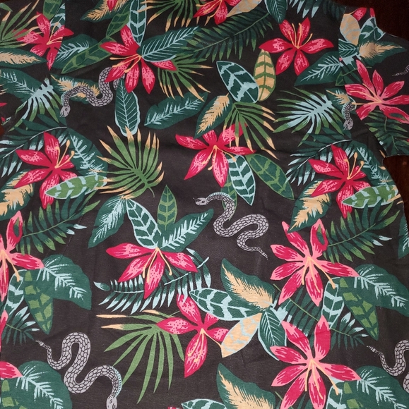Snakes and flowers t shirt - Picture 2 of 2